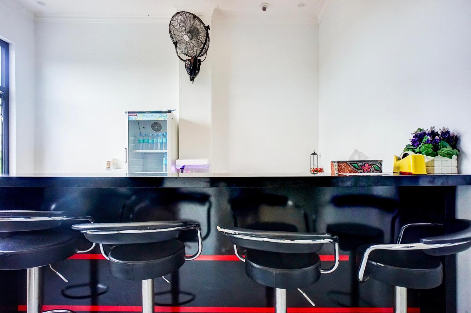 Capital O 94254 Dental Inn Банда Ачех Екстериор снимка