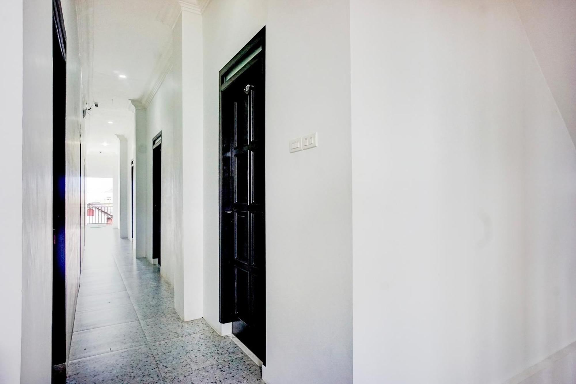 Capital O 94254 Dental Inn Банда Ачех Екстериор снимка